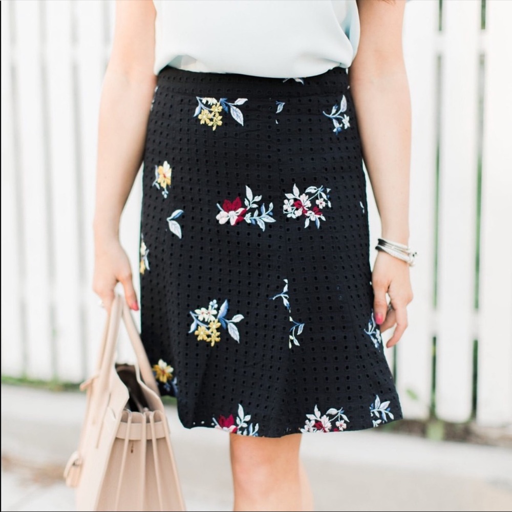 NWT Ann Taylor Embroidered Eyelet Skirt Size 8